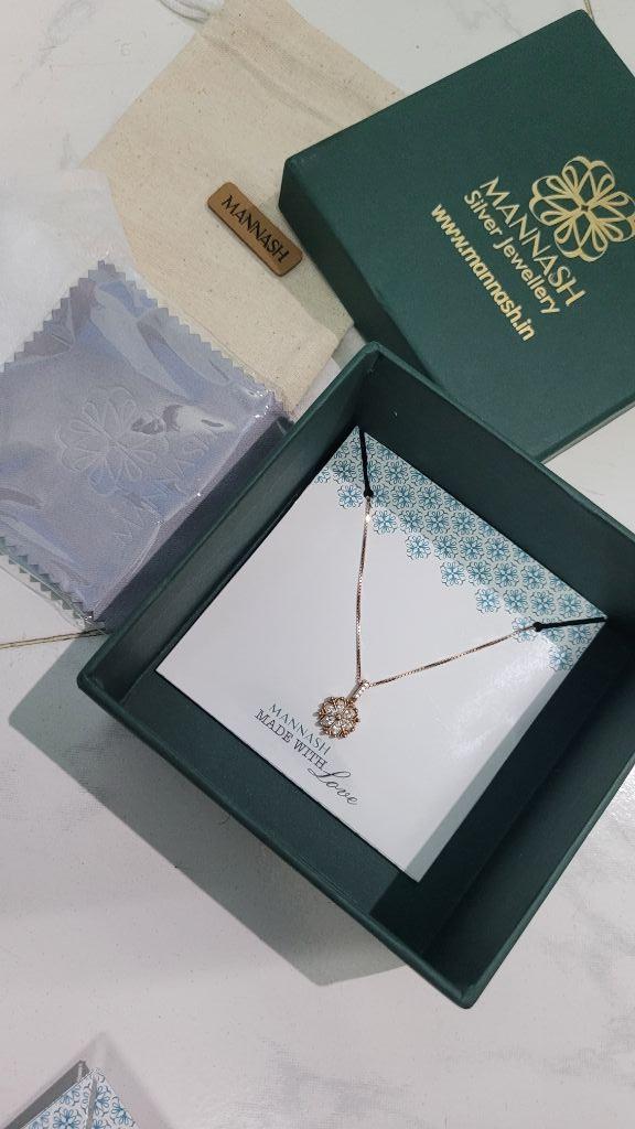Mannash Snow Flake Rose Gold Plated Sterling Silver Pendant With Chain